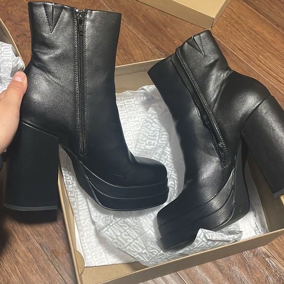 Black Steve Madden platform boots - Picture 6 of 7